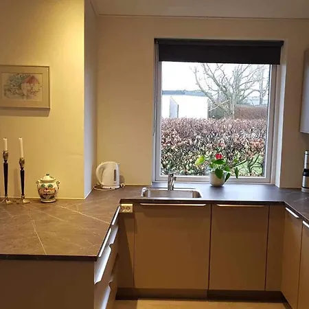 I Naer By, Skov Og *