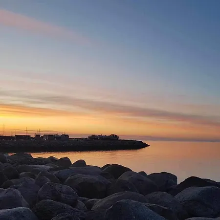 I Naer By, Skov Og *