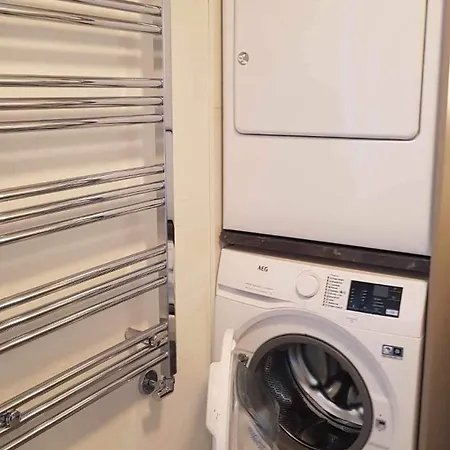 I Naer By, Skov Og *